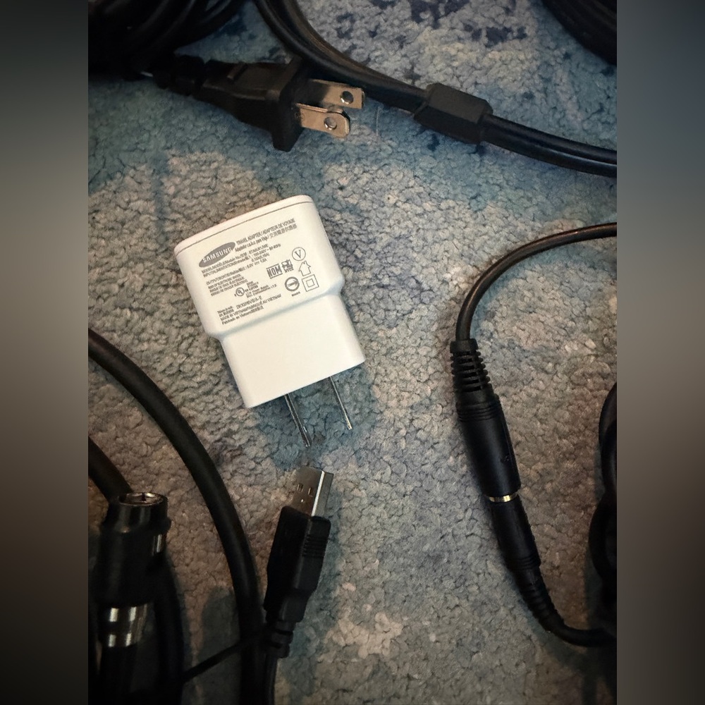 Assorted Electronic Cables Bundle - Picture 5 of 13
